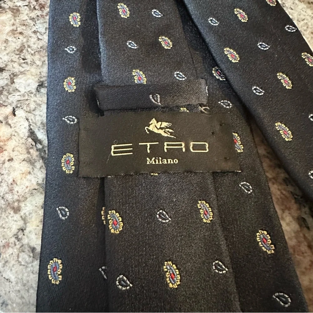 Elegant Navy Teardrop Paisley Tie
